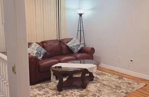 Windsor House | Full House 3 bedrooms 2Washrooms