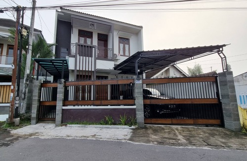 Depok Villa | Full House, 5 Bed Rooms - HUnian Nyaman, Asik, Seru & Murah !