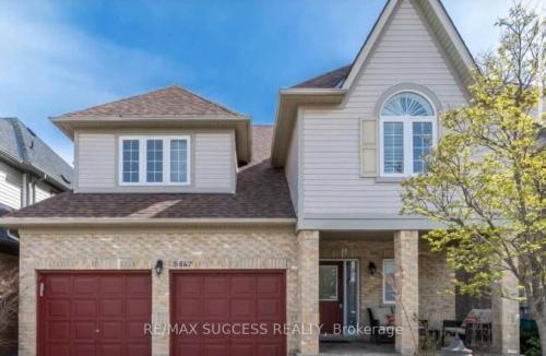 Churchill Meadows House | Full house 6 bedrms, 7 beds, 3 bath Airport