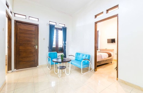 Depok House | Full House 6 BR with Privat Pool near Maguwoharjo Stadium @FHStay Maguwo