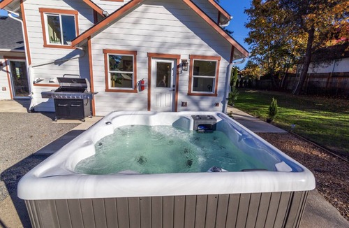 Beaverton House | Full House ➡️ Hut Tub