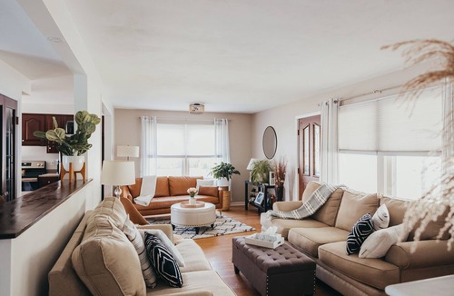 Batavia House | Full house nestled between Buffalo & Rochester