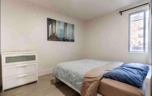 Verdun House | FULL KITCHEN 14min from DTOWN Room B