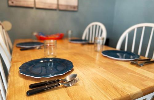 Southwood Valley Apartment | Full Kitchen, Beautiful & Brilliant Apt B