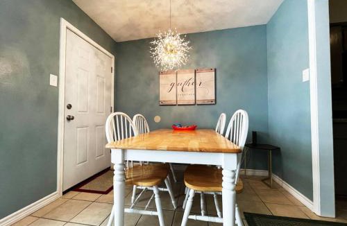Southwood Valley Apartment | Full Kitchen, Beautiful & Brilliant Apt B