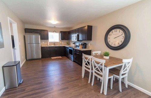 Meadow Lakes House | Full Kitchen, In-Suite Laundry, Wi-Fi, and Parking