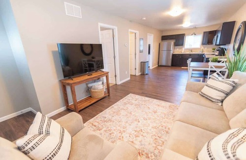 Meadow Lakes House | Full Kitchen, In-Suite Laundry, Wi-Fi, and Parking
