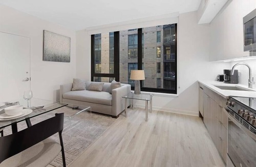 NoMa Hotel | Full Kitchen | Prime Location | Totally Pet-Approved
