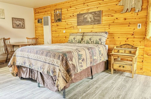 Estes Park Hotel | Full Kitchen River Motel w/Views - NR100