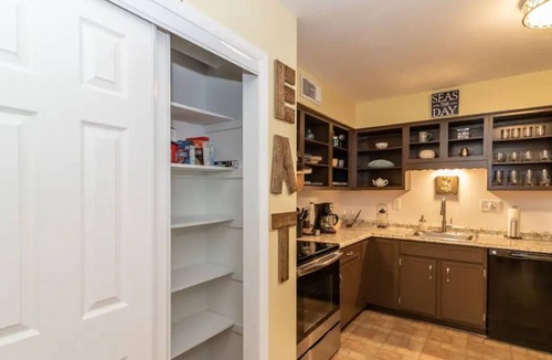 Clifton Park House | Full Kitchen,W&D,Wifi,self checkin,driveway prking!