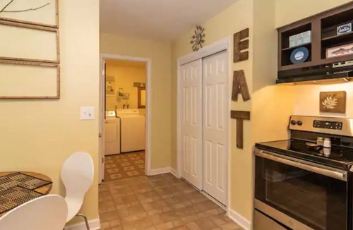 Clifton Park House | Full Kitchen,W&D,Wifi,self checkin,driveway prking!