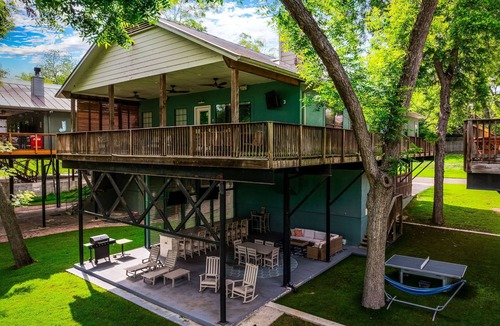 Seguin House | Full Lake! Waterfront Escape with Scenic Views!
