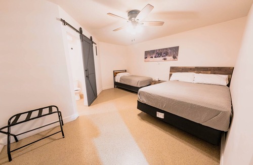 Mound City Hotel | Full Lodge (8 Rooms + Common Area)