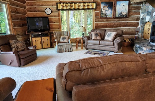 Hackensack Cabin | Full Log Family Lodge - private dock/beach & fire pit