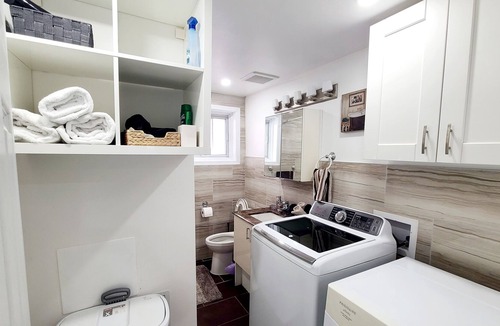 Anjou Apartment | Full modern 1 Bedroom Ground floor, free parking