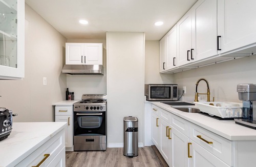 Bethpage Apartment | Full modern 1Bdr Apt w/Private Entrance on 2nd FL
