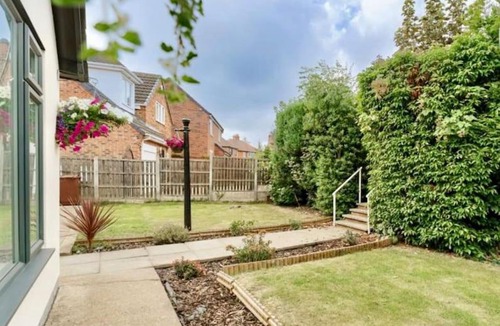 Thurnscoe House | Full Modern Home - short & long stays