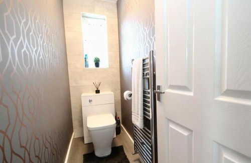 Thurnscoe House | Full Modern Home - short & long stays