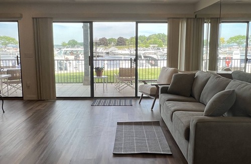 Fontana-on-Geneva Lake Villa | FULL REMODEL done in 2023! Come visit and enjoy the view😎