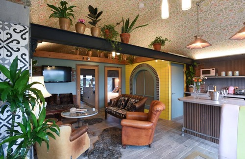 Emsworth House | Full Stay @ Varr House