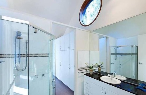 Cowes House | Full view beach house