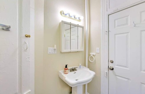 San Jacinto House | Fuller House Galveston