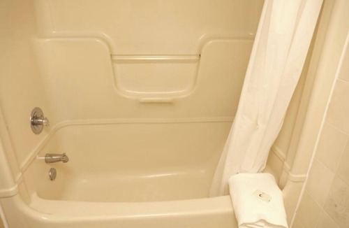 Niagara Falls Hotel | Fullerton Manor Inn