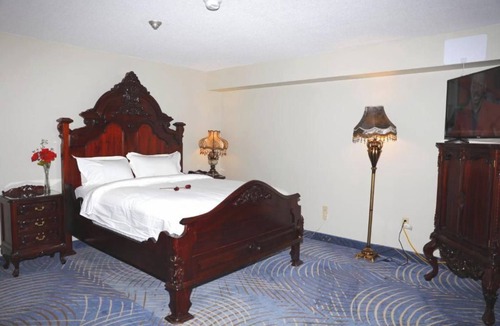 Niagara Falls Hotel | Fullerton Manor Inn