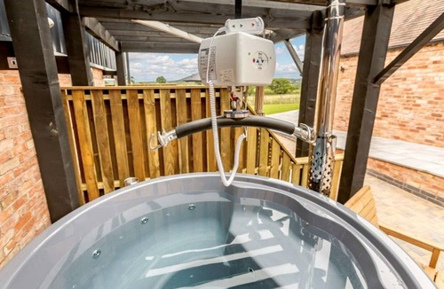 Moreton Valence Cottage | Fully Accessible-Disabled Adapted-Hot Tub-Pets