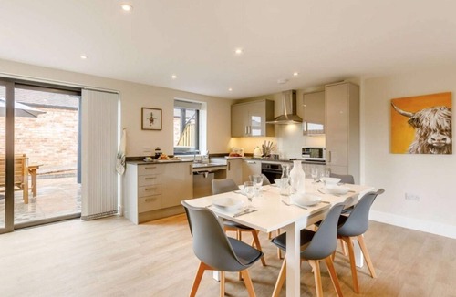 Moreton Valence Cottage | Fully Accessible-Disabled Adapted-Hot Tub-Pets