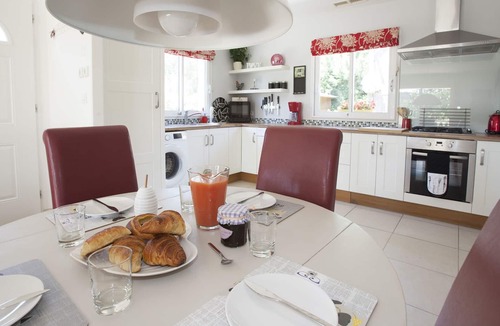 Cebazan House | Fully air conditioned with private parking and large shared pool.