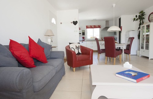 Cebazan House | Fully air conditioned with private parking and large shared pool.