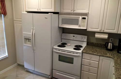 Bay Towne East Condo | Fully appointed, Walk To Bay & Park, Pet Friendly