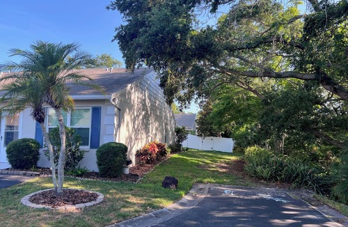 Bay Towne East Condo | Fully appointed, Walk To Bay & Park, Pet Friendly