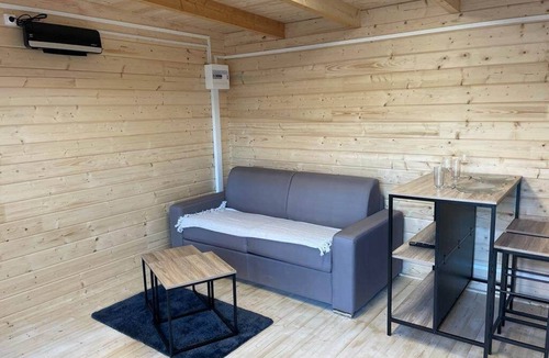 Saint-Florent-sur-Cher Ski Chalet | Fully equipped Tiny House with garden