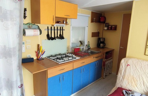 Meounes-les-Montrieux House | Fully-equipped mobile in a quiet, private domain.