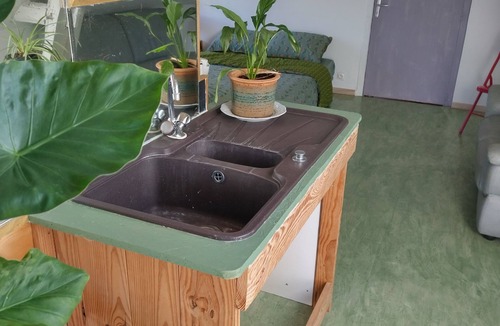 Gennes-Val-de-Loire Apartment | Fully-equipped room near the Loire