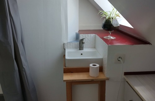 Gennes-Val-de-Loire Apartment | Fully-equipped room near the Loire