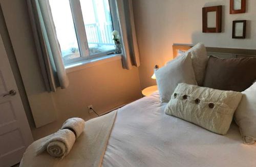 Mont-Tremblant Village Apartment | fully equiped Condo, pool and Spa only in summer