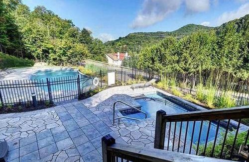 Mont-Tremblant Village Apartment | fully equiped Condo, pool and Spa only in summer