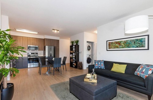 Menlo Park Condo | Fully Equipped 1 Bedroom Condo with Kitchen and Laundry