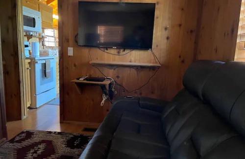 Alto Cabin | Fully equipped cabin for a weekend getaway with propane grill and hot tub