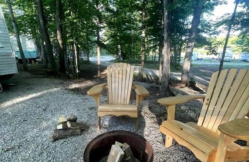Miller Lake House | Fully Equipped Glamping Caravan near Miller Lake, Perfect for a Weekend Getaway from Toronto