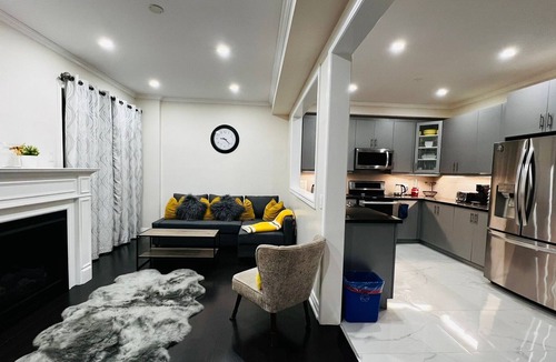 Hamilton House | Fully equipped home in Ancaster, Ontario