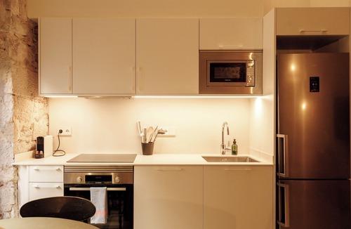 Salt Apartment | Fully Equipped One-Bedroom Apartment with original stone walls.