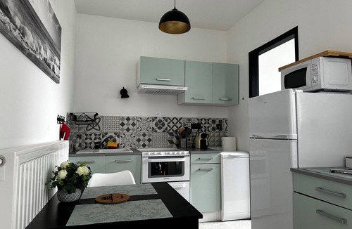 Cayeux-sur-Mer Apartment | Fully-equipped studio in the Baie de Somme, 700M from the sea, terrace and parking.