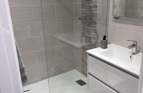 Marles-en-Brie Apartment | Fully-equipped self-contained apartment with Jacuzzi access