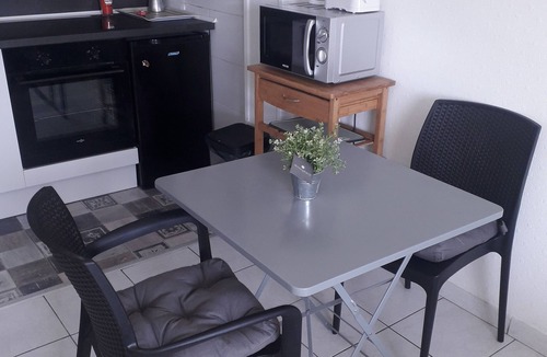 Bas-Vernet Apartment | Fully equipped studio with parking and balcony in secure residence