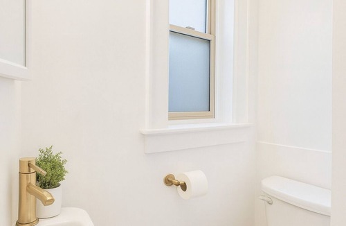 East Avenue Apartment | Fully equipped studio with fast WiFi and a dedicated workspace