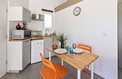 Le Cres Apartment | Fully Equipped Studio with Sports Equipment, Shared Terrace and Garden